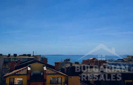 Вид на море и бассейн, апартамент в комплексе 