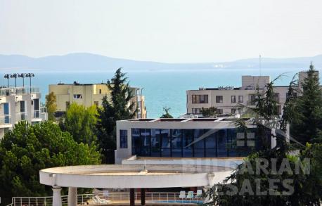 Гледка към морето и басейна! Купете имот близо до Бургас - Снимка 1