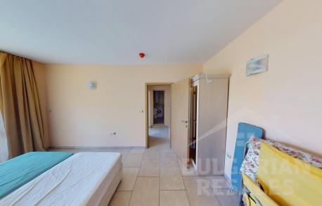 Средният етаж, мебели и техника — апартамент в комплекс „Avalon“ - Снимка 9