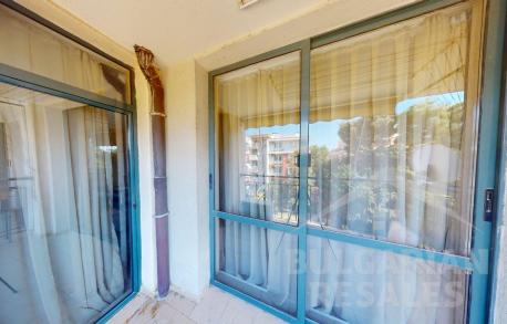 Средният етаж, мебели и техника — апартамент в комплекс „Avalon“ - Снимка 12