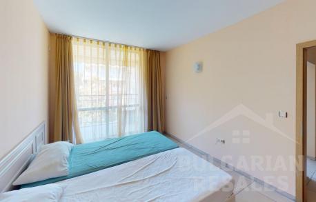 Средният етаж, мебели и техника — апартамент в комплекс „Avalon“ - Снимка 10