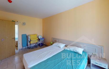 Средният етаж, мебели и техника — апартамент в комплекс „Avalon“ - Снимка 8