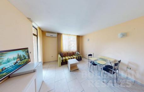 Средният етаж, мебели и техника — апартамент в комплекс „Avalon“ - Снимка 3