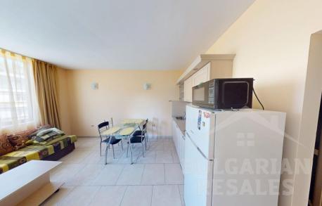 Средният етаж, мебели и техника — апартамент в комплекс „Avalon“ - Снимка 4