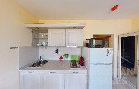 Средният етаж, мебели и техника — апартамент в комплекс „Avalon“ - Снимка 5