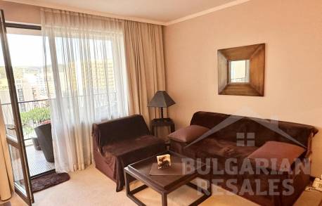 One bedroom apartment with a gorgeous view  - Photo 3