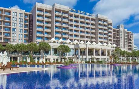 Luxury real estate on the first line by the sea - Photo 1