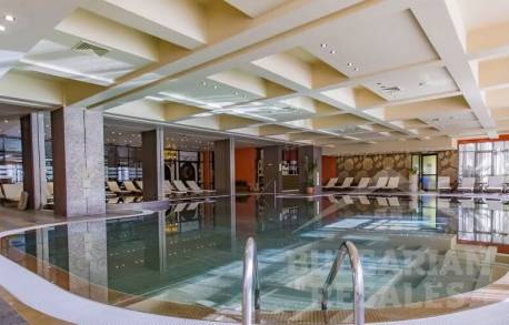 Pool view! Apartment in a complex on the first line - Photo 14