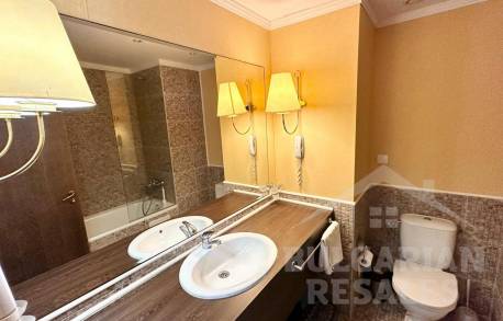 Апартамент с две спални в най-добрия комплекс в курорта - Снимка 12