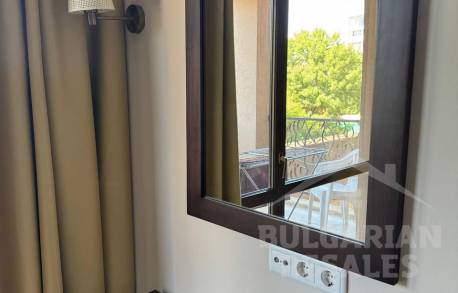 Апартамент в центъра на курорта, на първа линия - Снимка 7