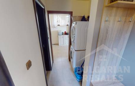 Два етажа, три спални - просторен апартамент във вила - Снимка 8