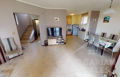 Dve poschodia, tri spálne - priestranný apartmán vo vile - Фото3