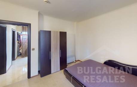 Два етажа, три спални - просторен апартамент във вила - Снимка 20