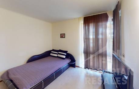 Два етажа, три спални - просторен апартамент във вила - Снимка 21