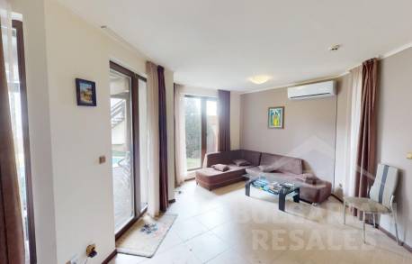 Два етажа, три спални - просторен апартамент във вила - Снимка 5