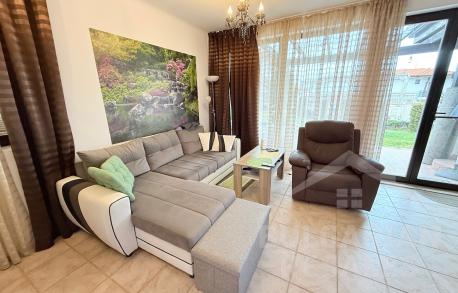 Апартамент във вила, далеч от шума и суетата на живота  - Снимка 2