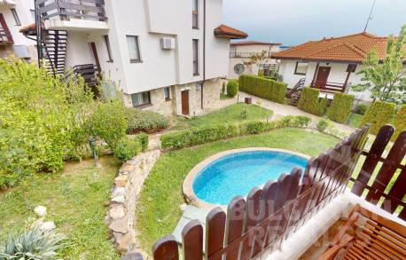 Мезонет във вила с уютна тераса до басейна - Снимка 18