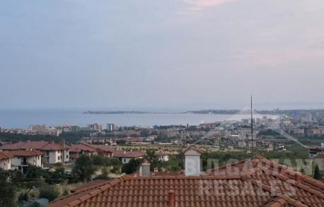 Двуетажен апартамент с изглед към морето - Снимка 1