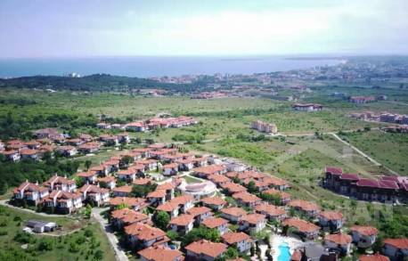 Самостоятелна къща с плувен басейн на 2 км от морето - Снимка 15