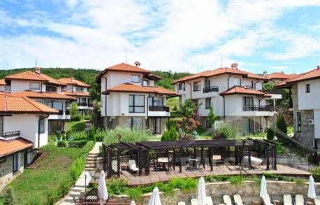 Апартамент с две спални и тераса с достъп до терена - Снимка 17