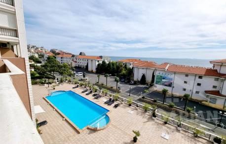 Апартамент с гледка към морето в луксозния комплекс Caprice - Снимка 1