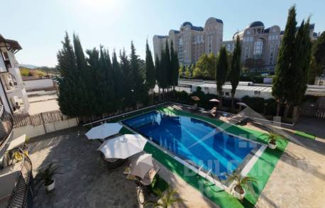 Вид на бассейн! Апартамент с ремонтом, комплекс 
