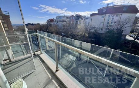 Изглед към морето! Апартамент с 2 спални в Несебър - Снимка 15