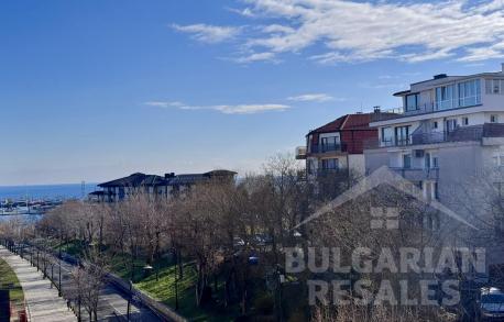 Изглед към морето! Апартамент с 2 спални в Несебър - Снимка 1