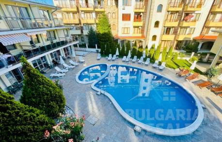 Студия с прямым выходом к бассейну, комплекс 