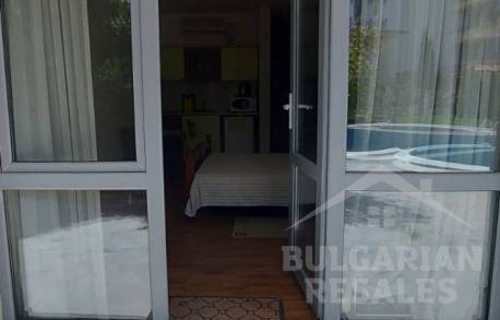 Студия с прямым выходом к бассейну, комплекс 