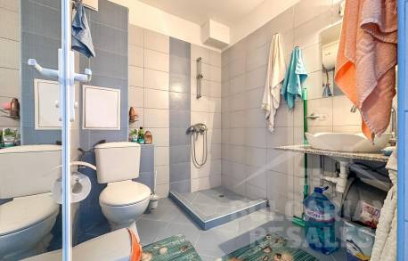 Byt s výhľadom na more a súkromným parkoviskom v Pomorí - Фото8