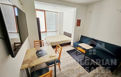 Студия с отдельной спальной зоной и видом на бассейн - Фото 1