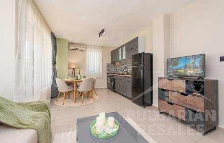 Стилен апартамент с ремонт в комплекс „Браво 5“ - Снимка 2