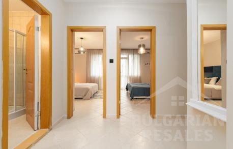 Suitable for permanent residence! Designer renovation, pool view - Photo 5