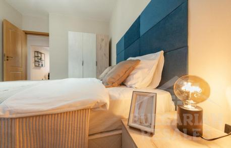 Suitable for permanent residence! Designer renovation, pool view - Photo 9