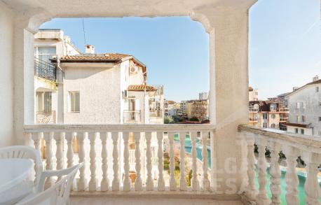 Suitable for permanent residence! Designer renovation, pool view - Photo 12