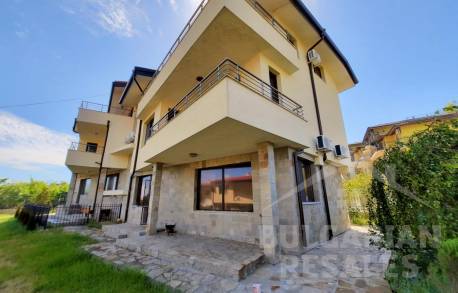 House with garden in Budjaka - Photo 2