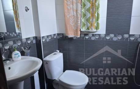 Апартамент в малък комплекс само на 200 метра от плажа - Снимка 9