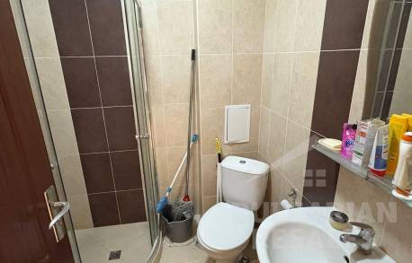 Студио с всичко необходимо в престижен комплекс - Снимка 11