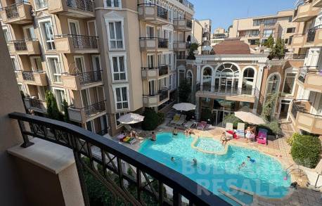 Студио с всичко необходимо в престижен комплекс - Снимка 2