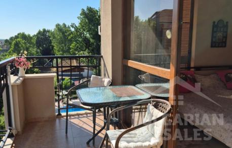 Элитная недвижимость с видом на бассейн в 