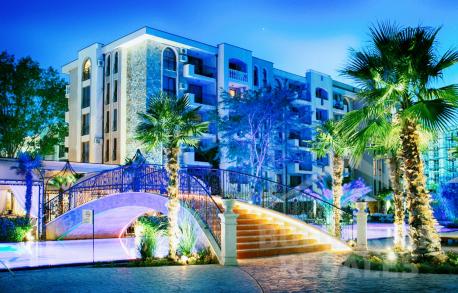 Студио с всичко необходимо в престижен комплекс - Снимка 1