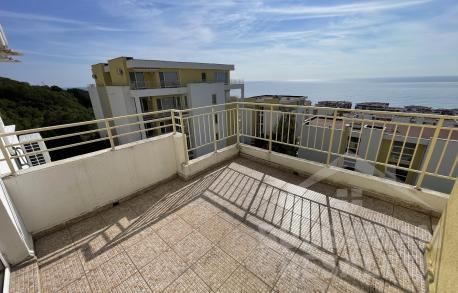 Изглед към морето! Апартамент в комплекс с отлична локация - Снимка 3