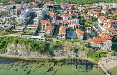 Апартамент в малък комплекс на брега на морето - Снимка 17