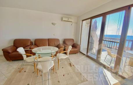 Апартамент в малък комплекс на брега на морето - Снимка 2