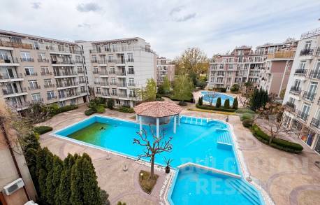 Pool view. Apartment in the “Dawn Park” complex, Sunny Beach resort - Photo 1