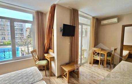 Apartmán s výhľadom na bazén v pokojnej časti letoviska - Фото6