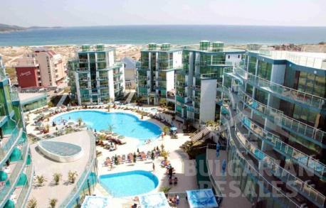 Spacious apartment in a complex near the beach - Photo 1