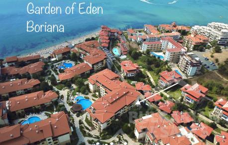 Изглед към басейна и планините! Апартамент на крачка от плажа - Снимка 14