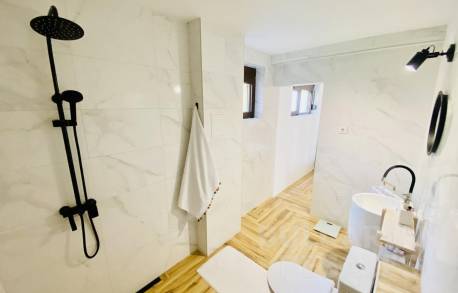 Priestranný byt priamo pri mori, nádherná štvrť! - Фото7